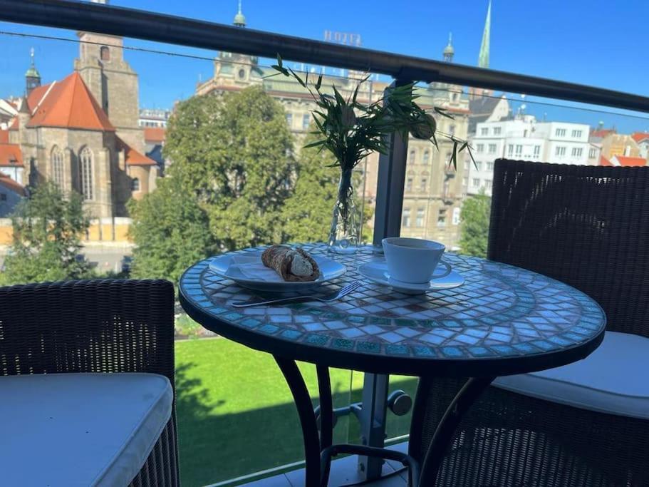 Apartment In Historical Center With Park View Plzeň Exterior foto